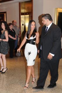 Alicia Keys feet photo thumbnail