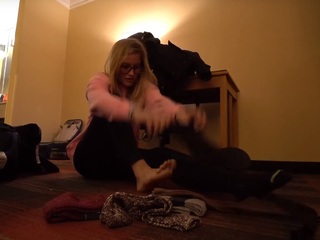 Justine Ezarik feet photo thumbnail