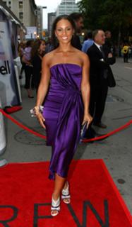 Alicia Keys feet photo thumbnail