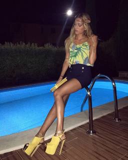 Ludovica Pagani feet photo thumbnail
