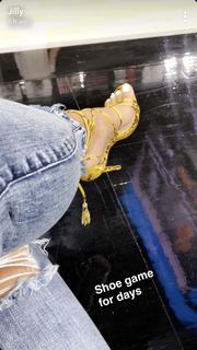 Jilly Anais feet photo thumbnail