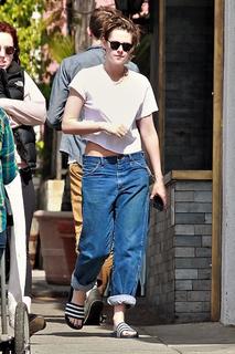 Kristen Stewart feet photo thumbnail