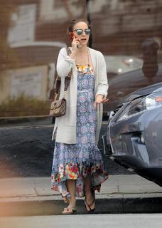 Natalie Portman feet photo thumbnail