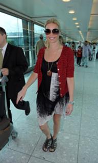 Denise Van Outen feet photo thumbnail
