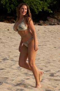 Kelly Brook feet photo thumbnail