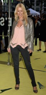 Denise Van Outen feet photo thumbnail