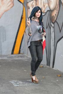 Katherine von Drachenberg feet photo thumbnail