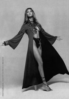 Tyra Banks feet photo thumbnail