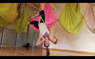 Iris Mittenaere feet photo thumbnail