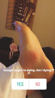 Laura Vandervoort feet photo thumbnail