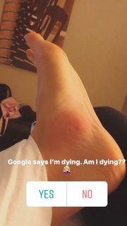 Laura Vandervoort feet photo thumbnail