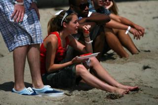 Alexa PenaVega feet photo thumbnail