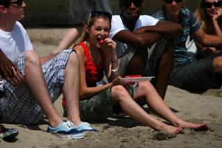 Alexa PenaVega feet photo thumbnail