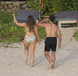 Kelly Brook feet photo thumbnail
