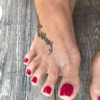 Karin Klemp feet photo thumbnail