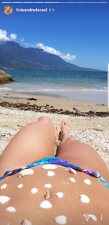 Lívia Andrade feet photo thumbnail