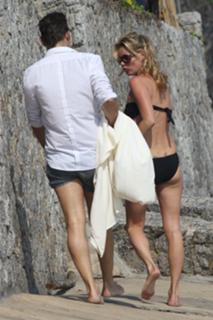 Kate Moss feet photo thumbnail