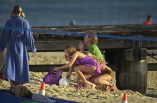Sarah Michelle Gellar feet photo thumbnail