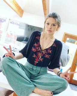 Aimee Teegarden feet photo 5