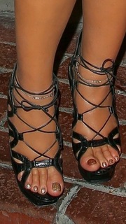 Mariah Carey feet photo thumbnail