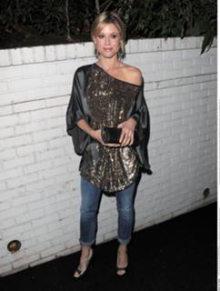 Julie Bowen feet photo thumbnail