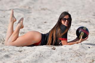 Claudia Romani feet photo thumbnail