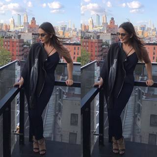 Huma Qureshi feet photo thumbnail