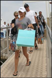 Hayden Panettiere feet photo thumbnail