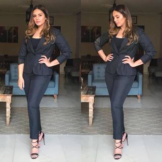 Huma Qureshi feet photo thumbnail