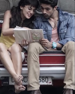 Taapsee Pannu feet photo thumbnail