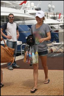 Hayden Panettiere feet photo thumbnail
