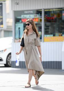 Selma Blair feet photo thumbnail