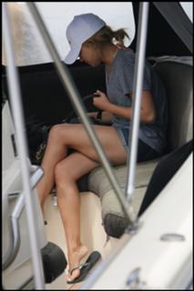 Hayden Panettiere feet photo thumbnail