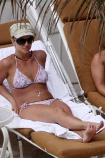 Britney Spears feet photo thumbnail