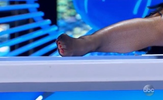 Katy Perry feet photo thumbnail