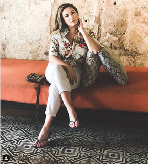Kelly Brook feet photo thumbnail