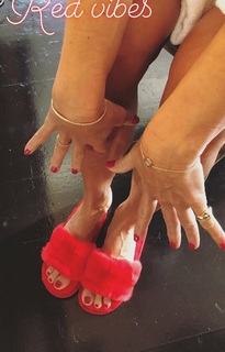 Kelly Bensimon feet photo thumbnail