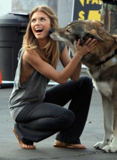 AnnaLynne McCord feet photo thumbnail