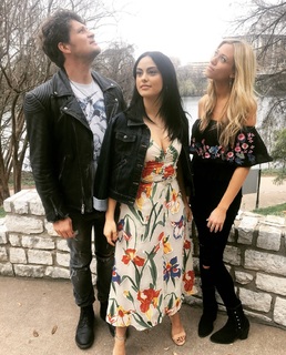 Camila Mendes feet photo thumbnail