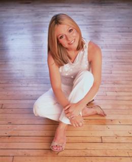 Kelly Ripa feet photo thumbnail