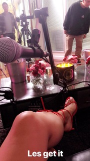 Jilly Anais feet photo thumbnail