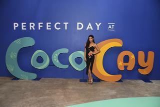 Shay Mitchell feet photo thumbnail