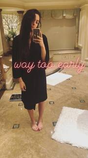 Nikki Garcia feet photo thumbnail