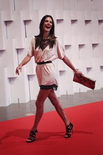 Alessandra Ambrosio feet photo thumbnail