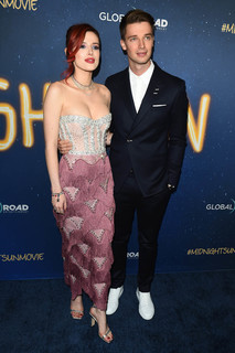 Bella Thorne feet photo thumbnail