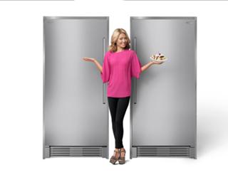 Kelly Ripa feet photo thumbnail