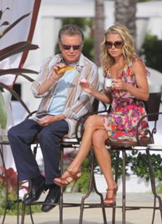 Kelly Ripa feet photo thumbnail