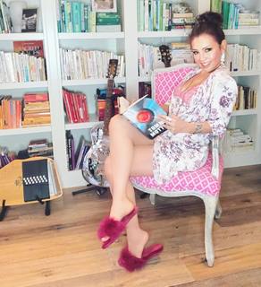Thalía feet photo thumbnail