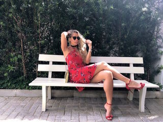 Adriane Galisteu feet photo thumbnail