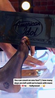 Katy Perry feet photo thumbnail